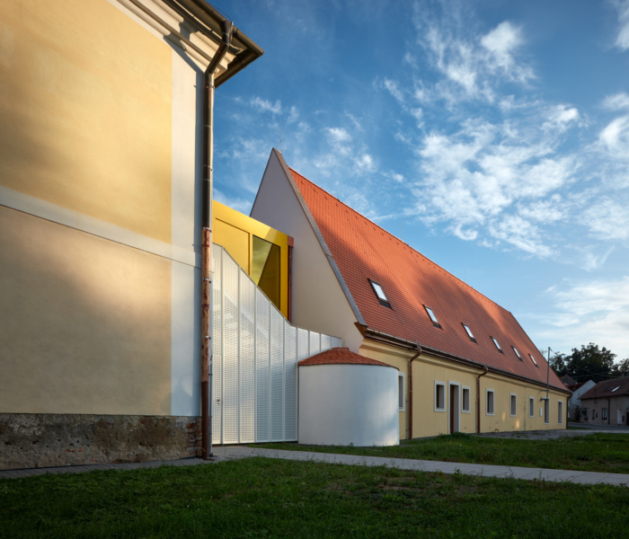 Elementary School Vřesovice - Reconstruction of Baroque Rectory - 0