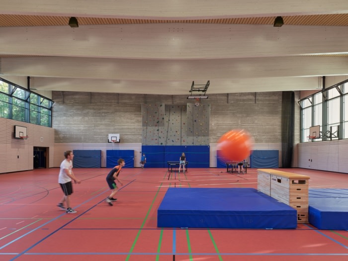 Dreifeld-Sporthalle Vocational School Center Esslingen-Zell - 0