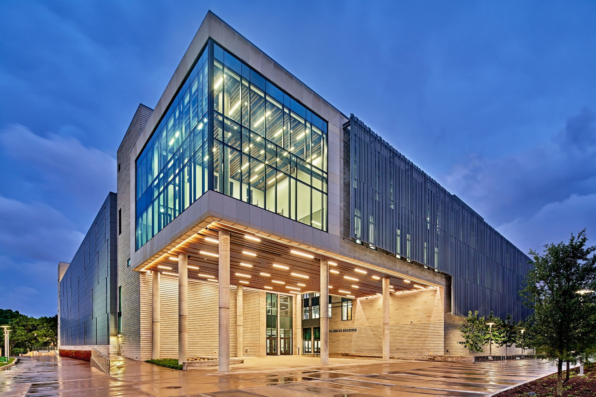 University of Texas at Dallas - Sciences Building - Education Snapshots