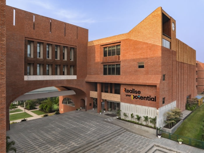 Wellington College International - 0