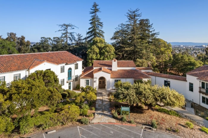 Northeastern University Oakland - Mary Morse Hall - 0