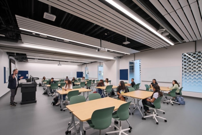 University of Illinois Chicago - Computer Design, Research, and Learning Center - 0